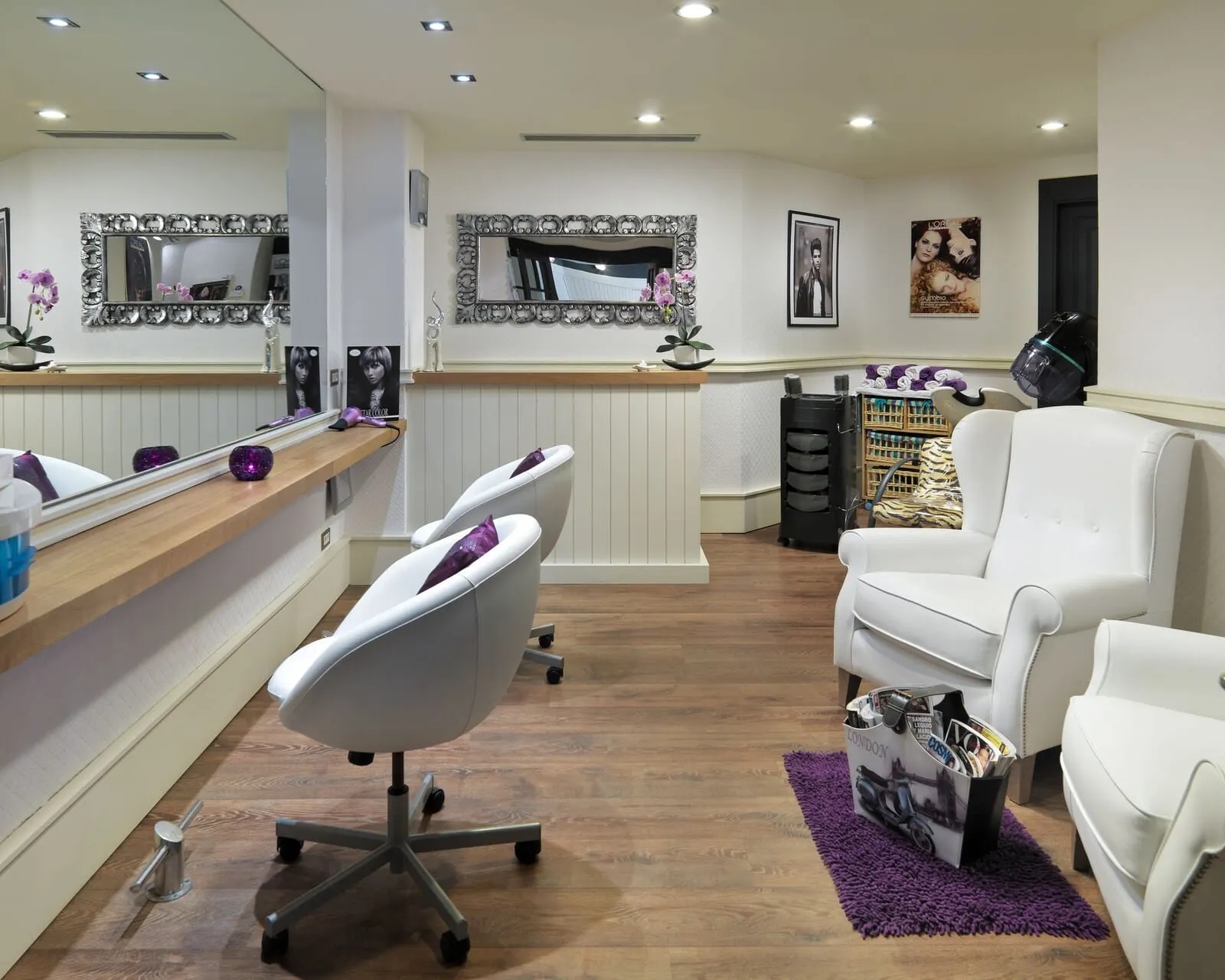 H10 Big Sur: A salon with a mirror, two white chairs, a white sofa, and a magazine rack