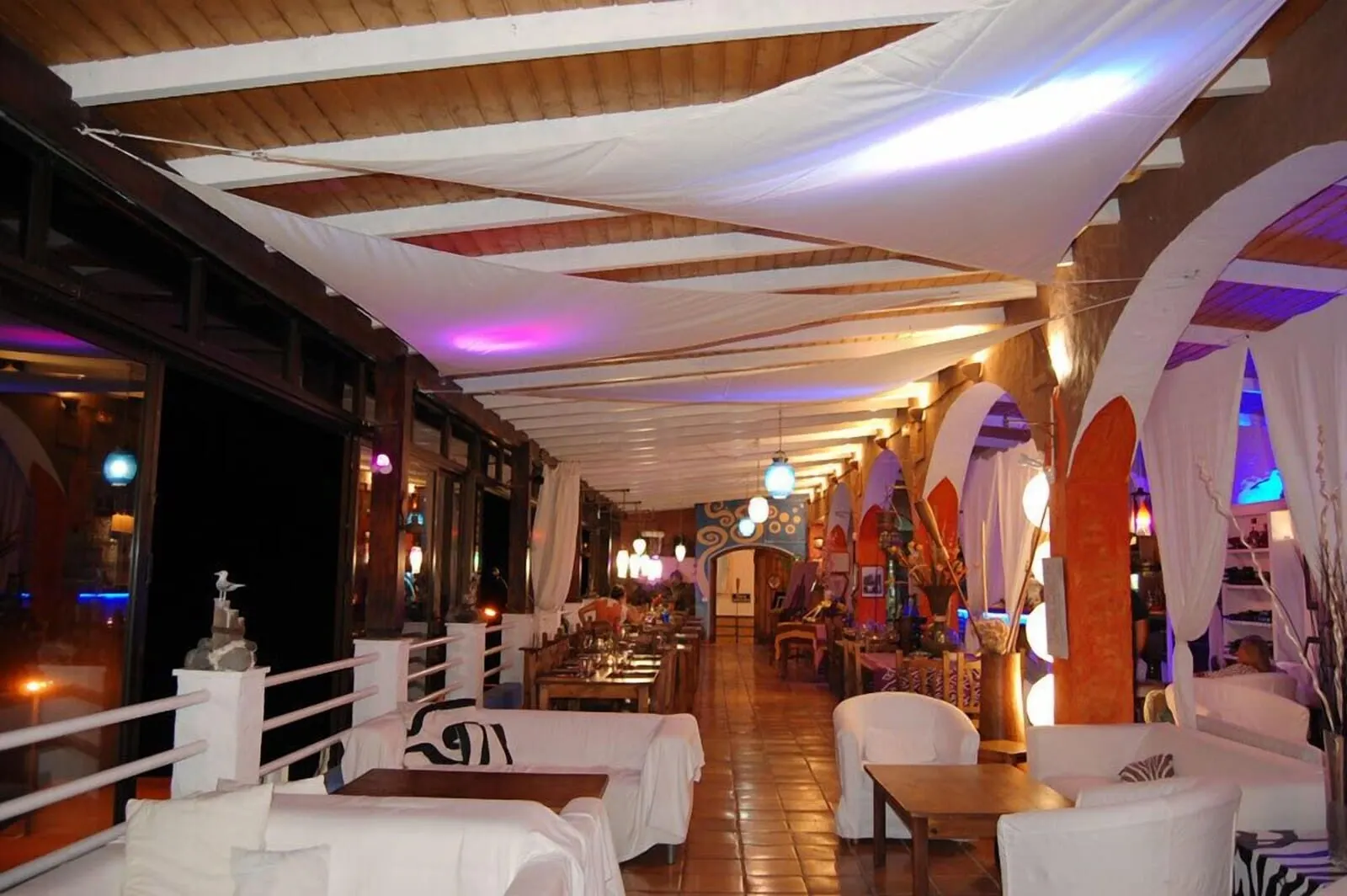 Rok Plaza: A restaurant with white tablecloths, wooden beams, and hanging lights