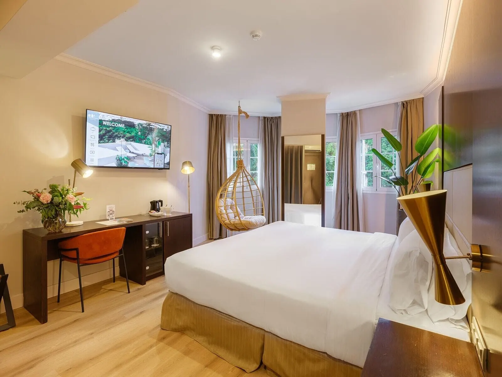 Hotel Taburiente: A modern hotel room with a bed, desk, chair, TV, and a hanging chair