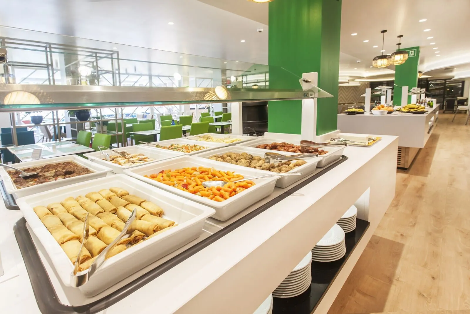 Villa Mandi Golf Resort: A buffet with various food options