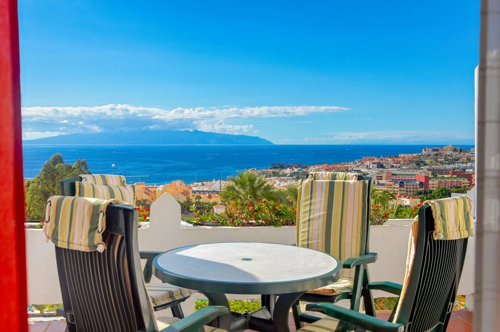 Regency Torviscas Apartments & Suites: A terrace with a round table and striped chairs