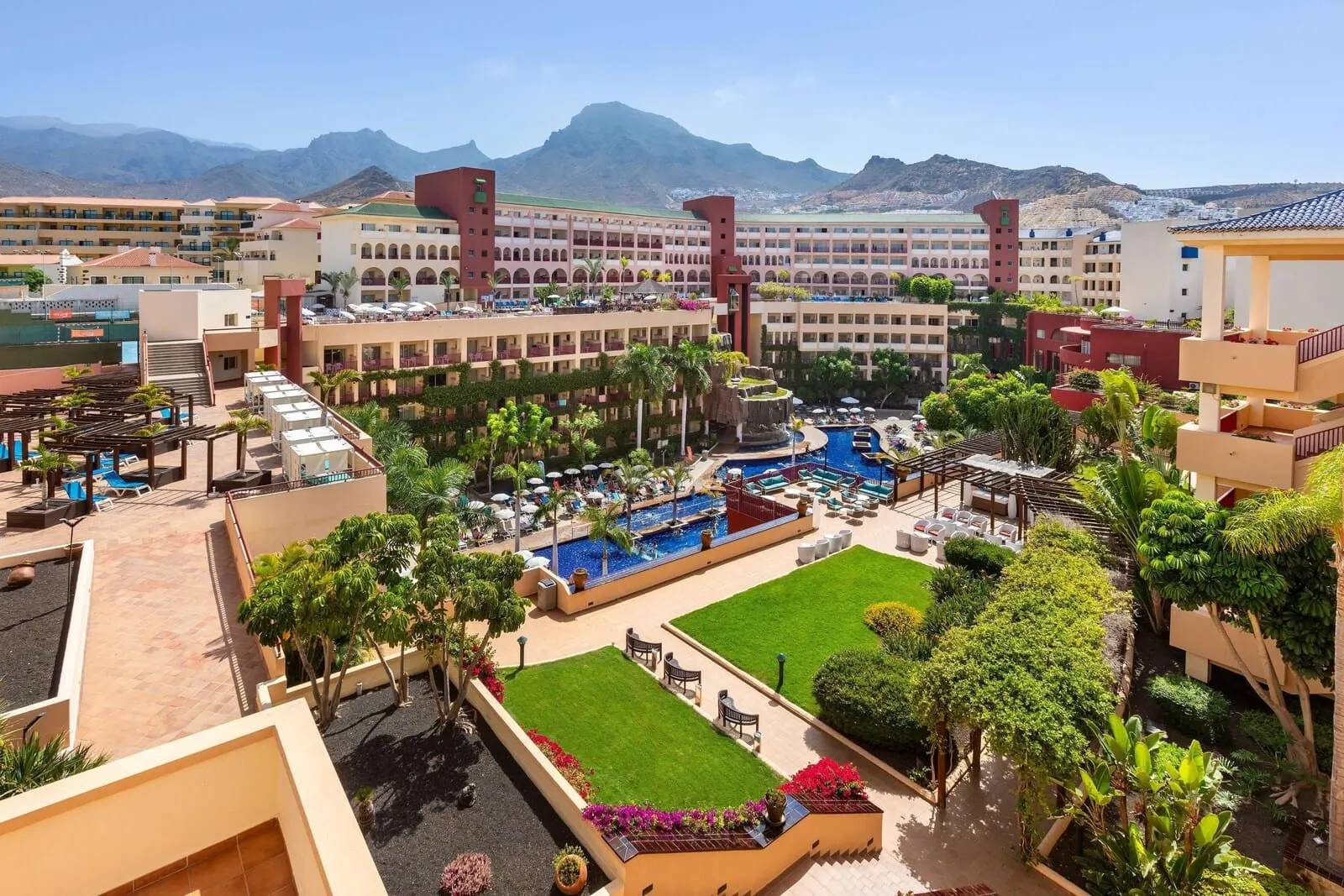 Best Jacaranda: A hotel with multiple swimming pools, lush landscaping