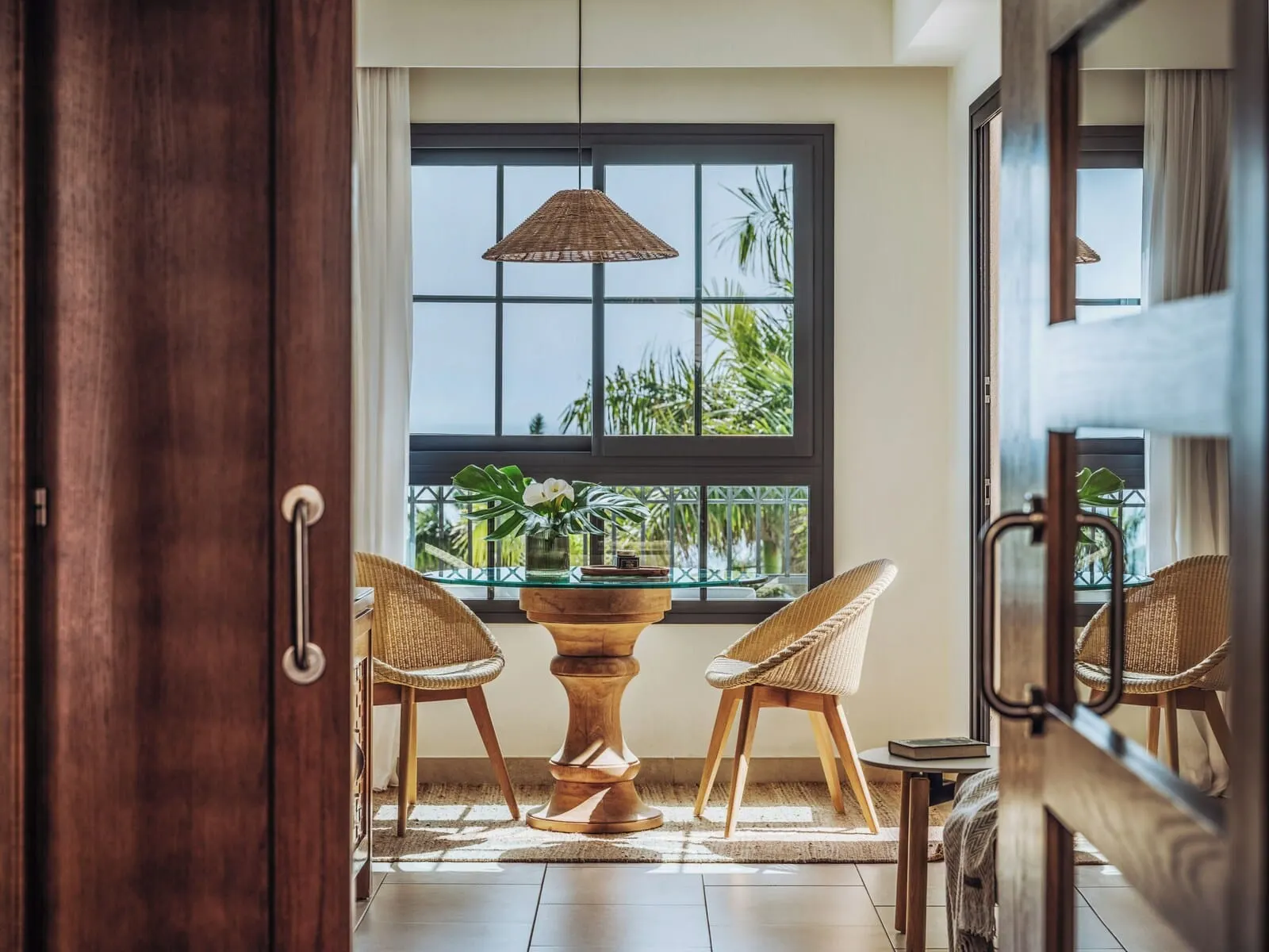 Gran Meliá Palacio de Isora: An open door leading to a room with a large window, wicker chairs, a wooden table