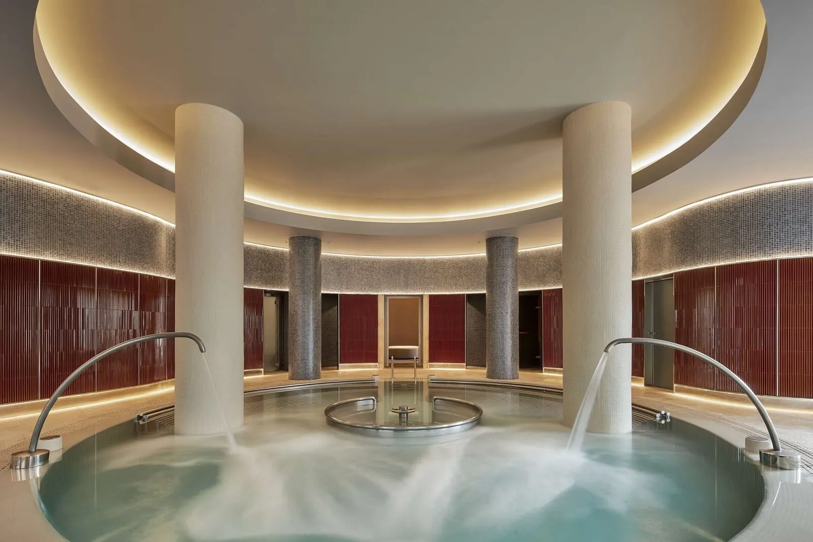 Tivoli La Caleta Tenerife Resort: A modern spa with a central hot tub