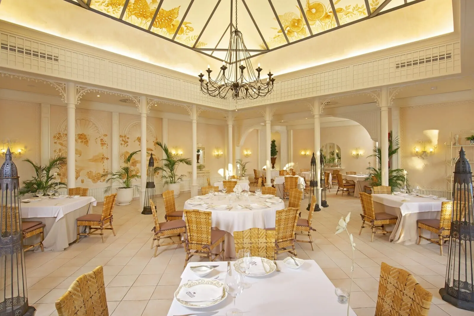 JOIA El Mirador by Iberostar: A luxurious dining area with round tables, wicker chairs