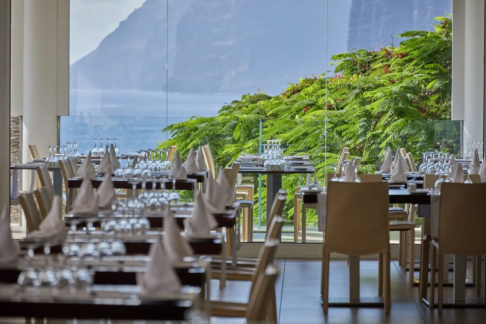 TUI Blue Los Gigantes: A restaurant with tables set for dining