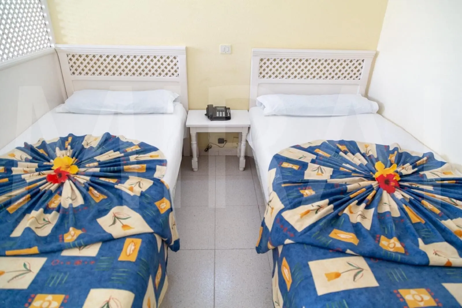 Apartamentos Pez Azul: A room with two beds