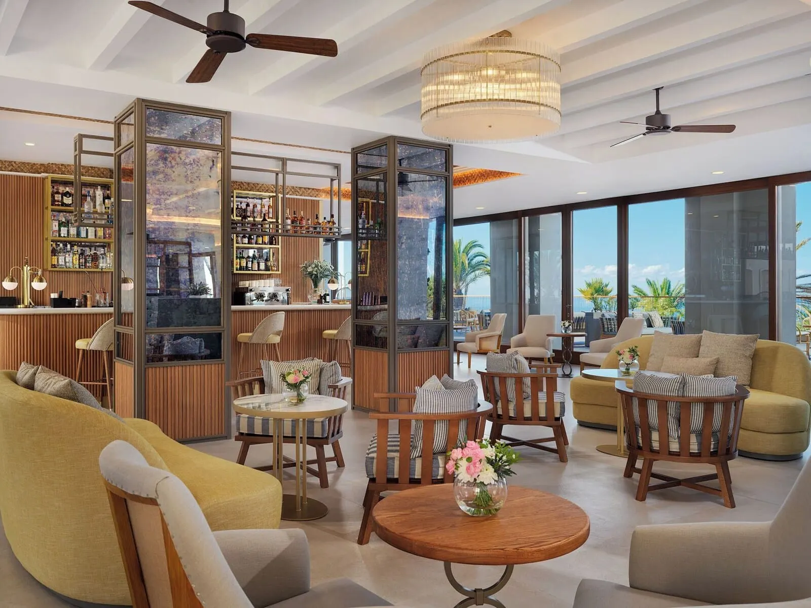 Gran Hotel Taoro: A modern lounge area with a bar, seating, and large windows offering a view
