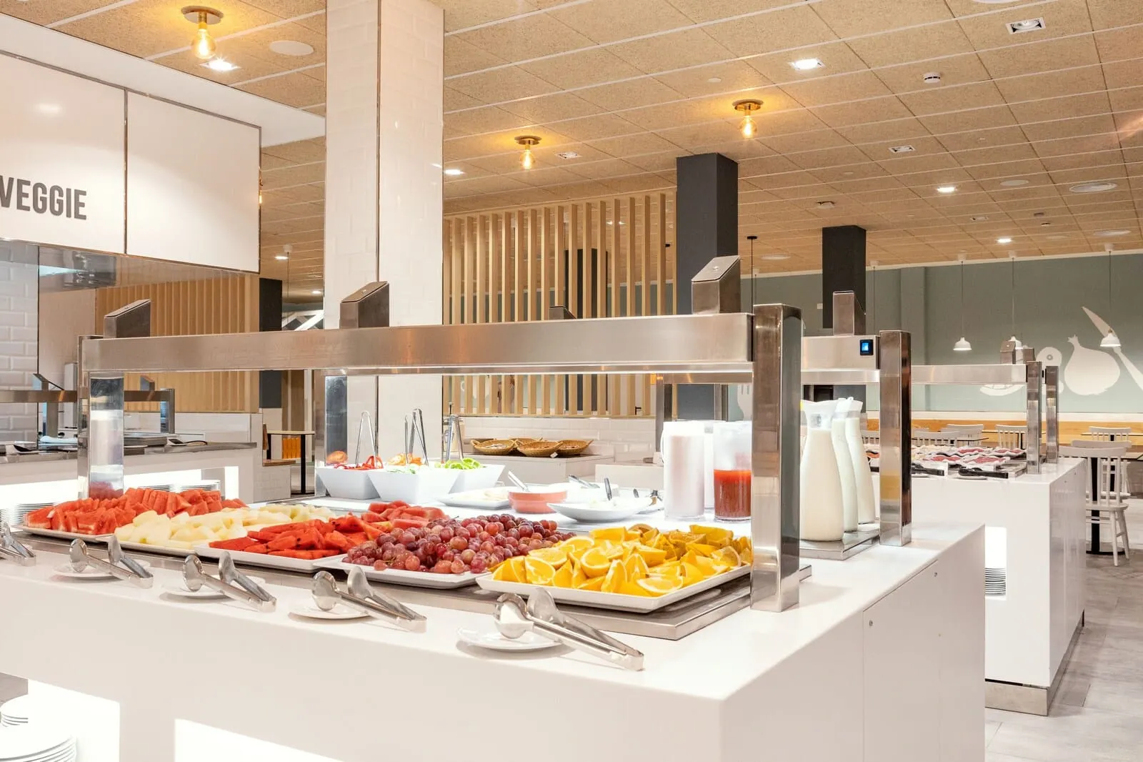 Sunwing Fañabé Beach: A buffet area with various fruits and beverages