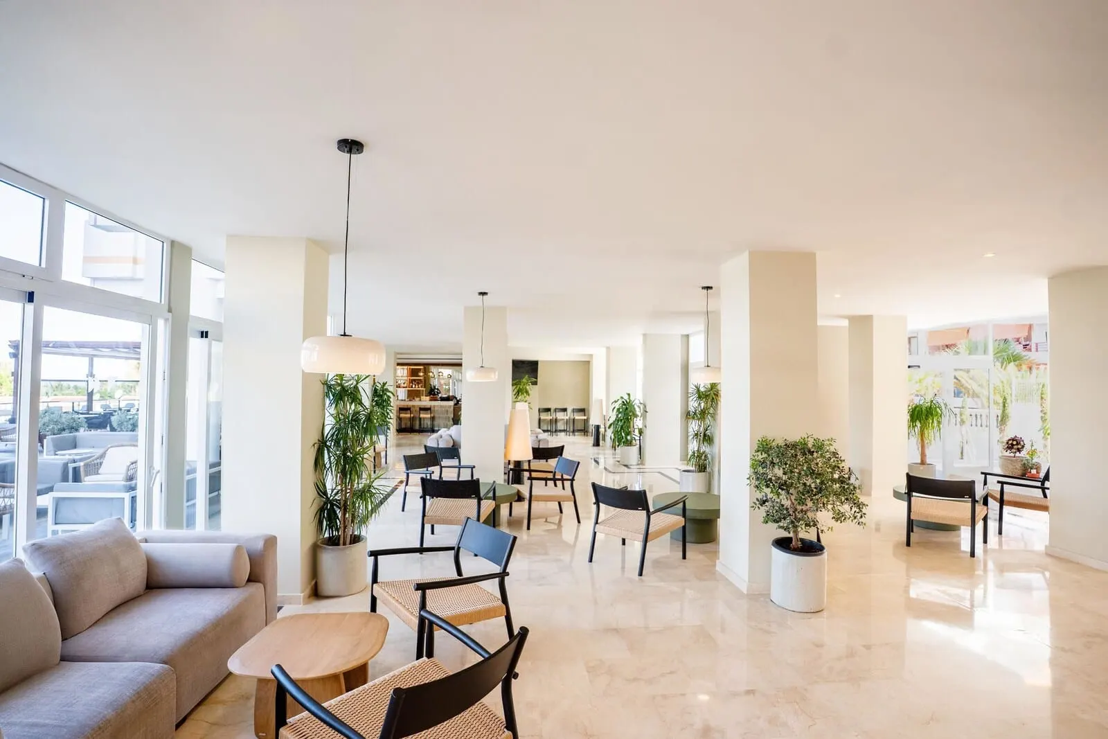 Coral Ocean View: A spacious hotel lobby with a modern design