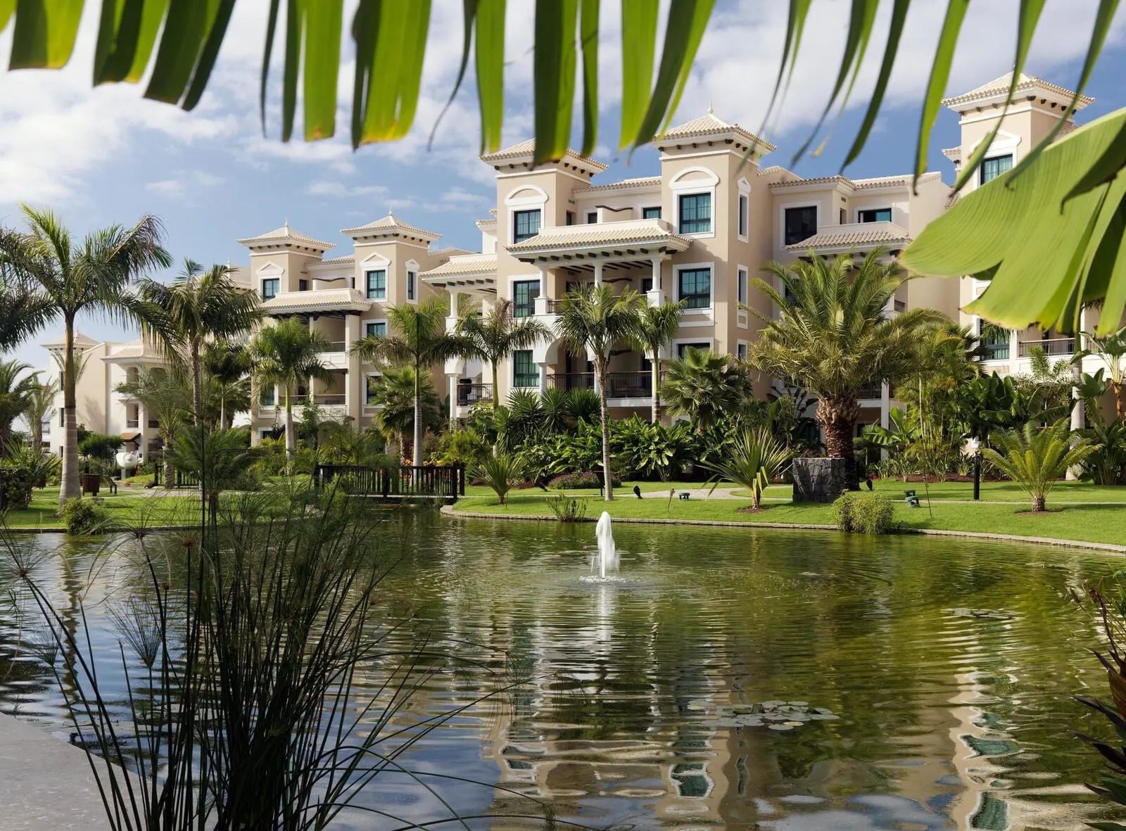 Gran Meliá Palacio de Isora: A resort with multiple buildings, a central water feature, and lush greenery