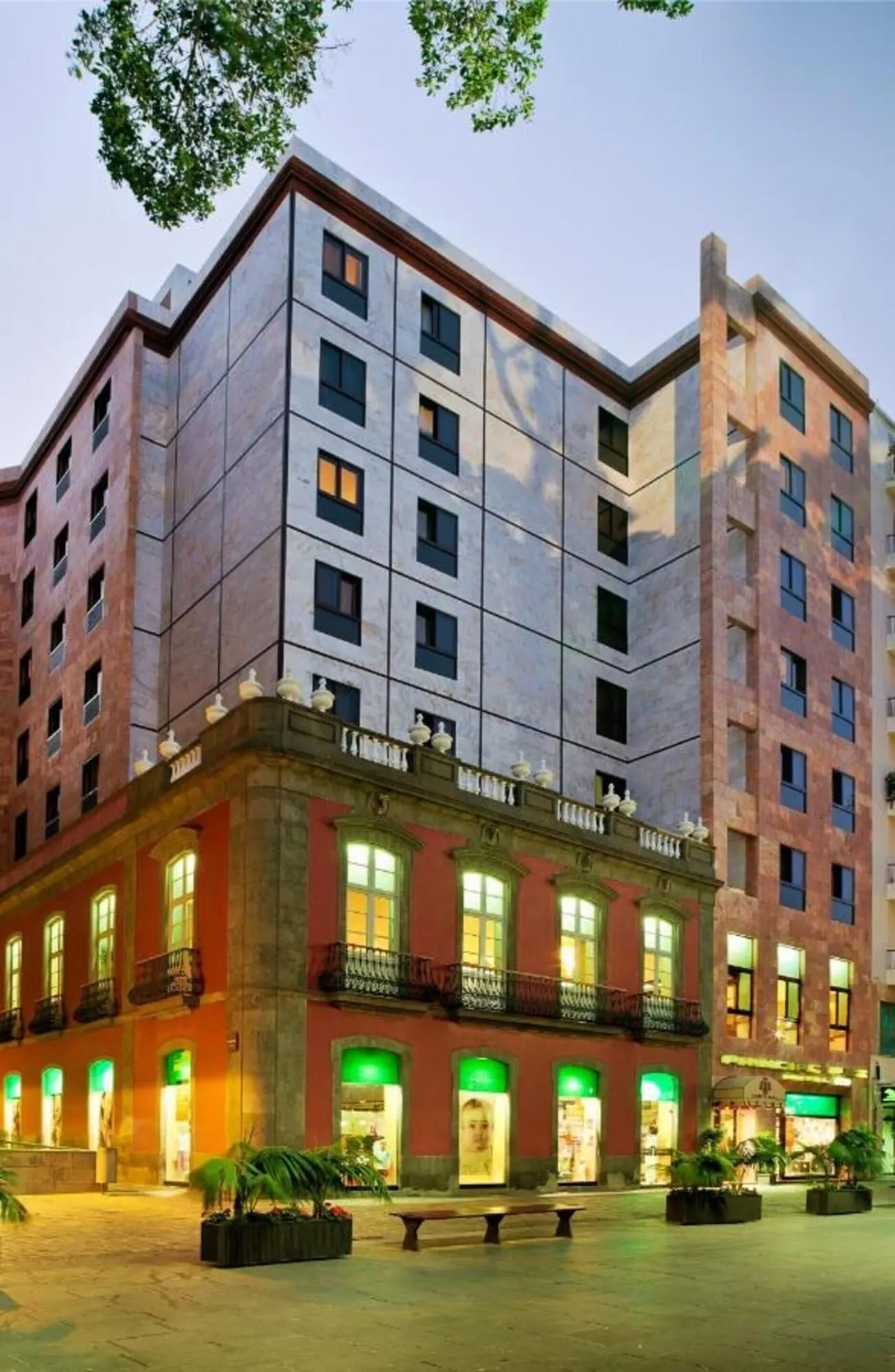 Hotel Príncipe Paz: A multi-story hotel with a classic facade, large windows