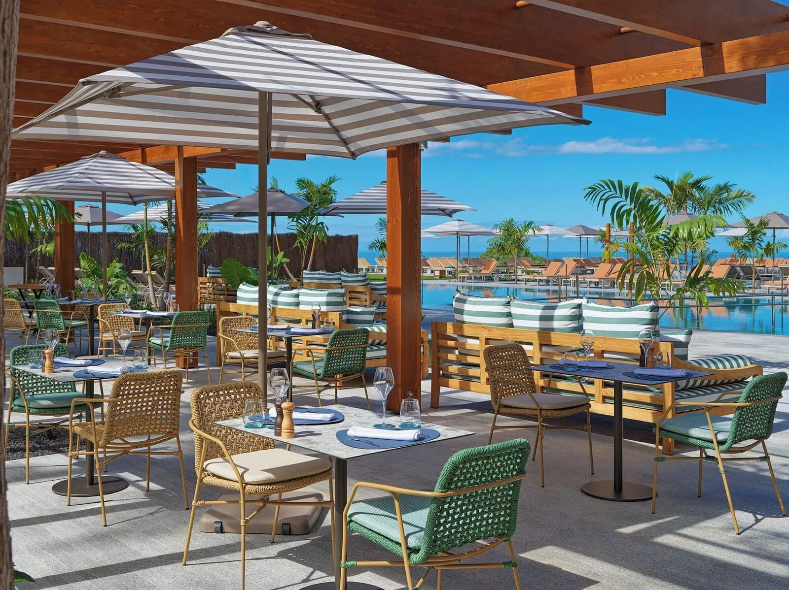 Gran Hotel Taoro: A poolside area with outdoor seating, umbrellas, and a view of the pool and ocean