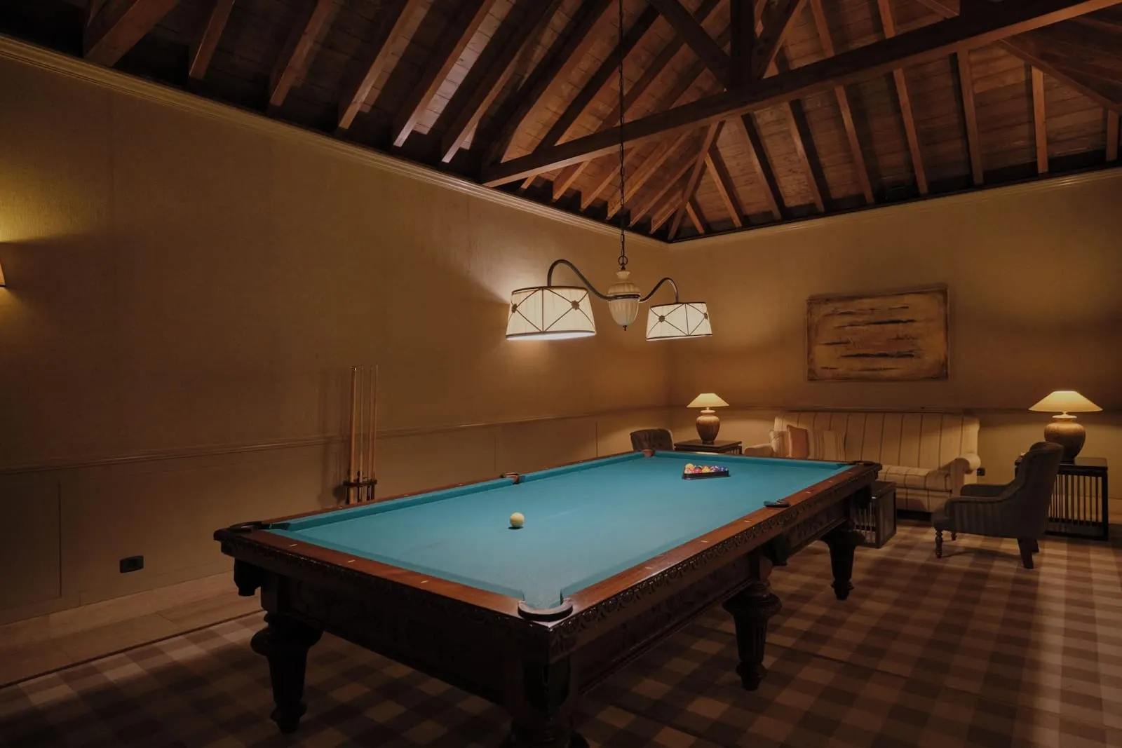 1881 Tenerife Madrigueras Golf Hotel: A pool table in a room with a high ceiling and wooden beams, a checkered floor