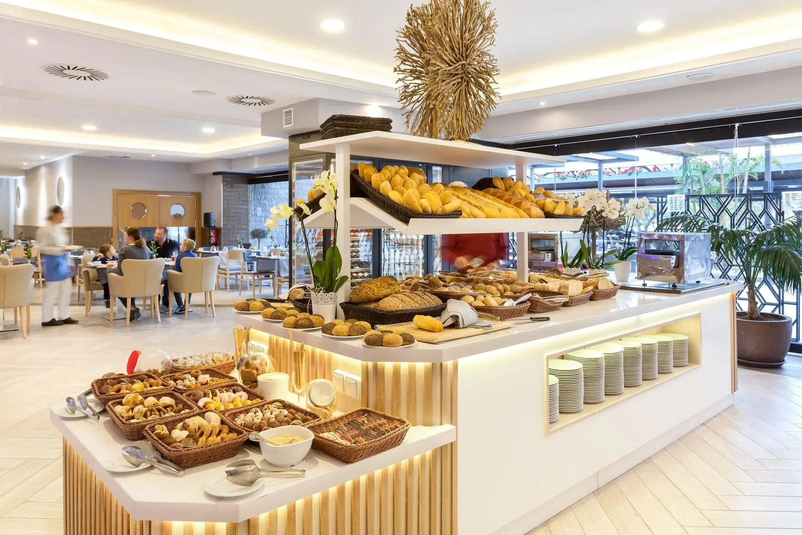 Gran Tacande Wellness & Relax: A buffet area with various food items and a seating area in the background