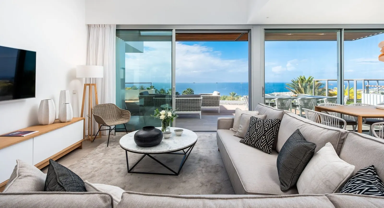 Los Jardines de Abama Suites & Villas: A modern living room with a sofa, coffee table
