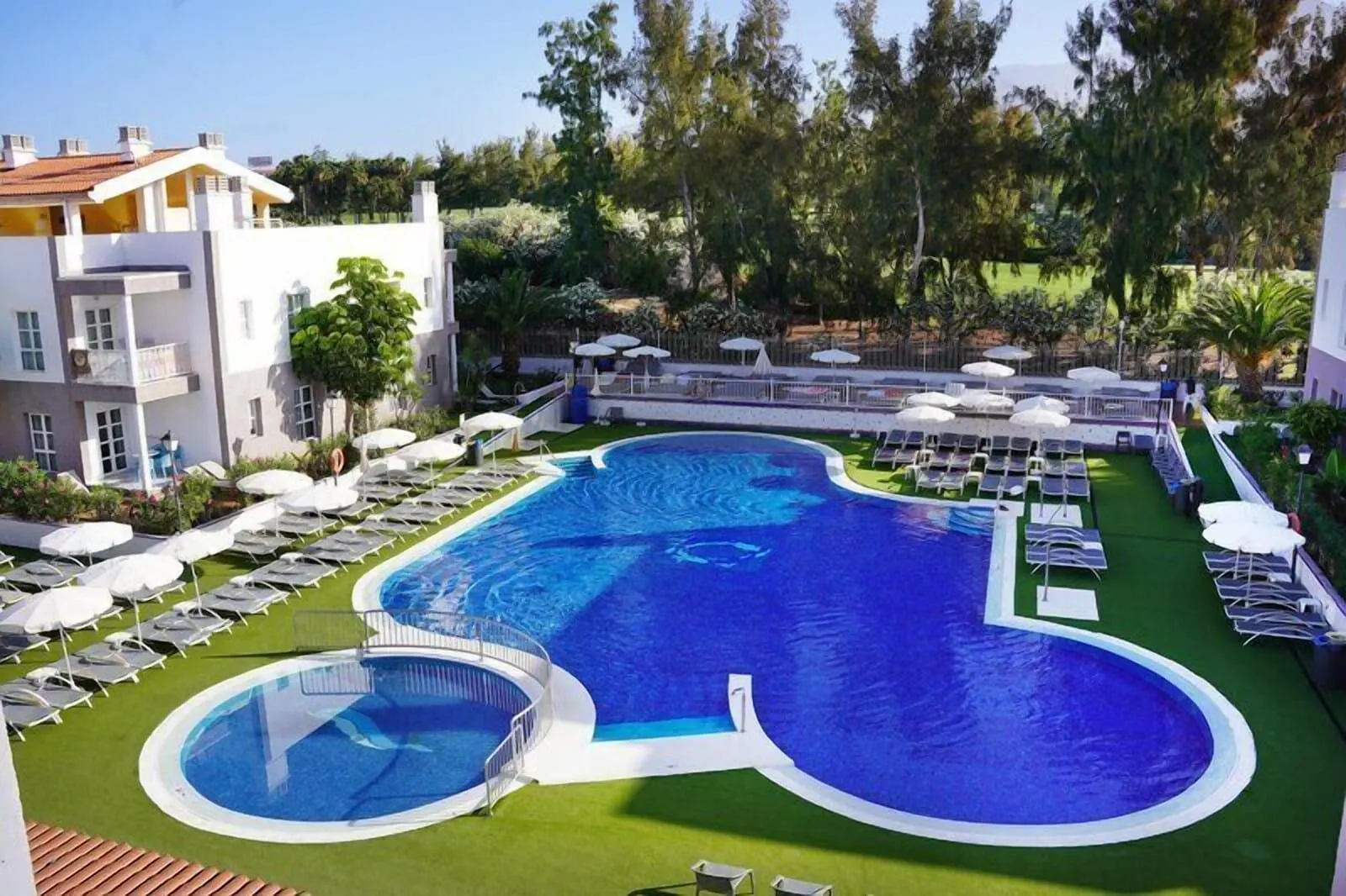 Coral Compostela Beach Golf: A swimming pool with sun loungers and a small circular pool