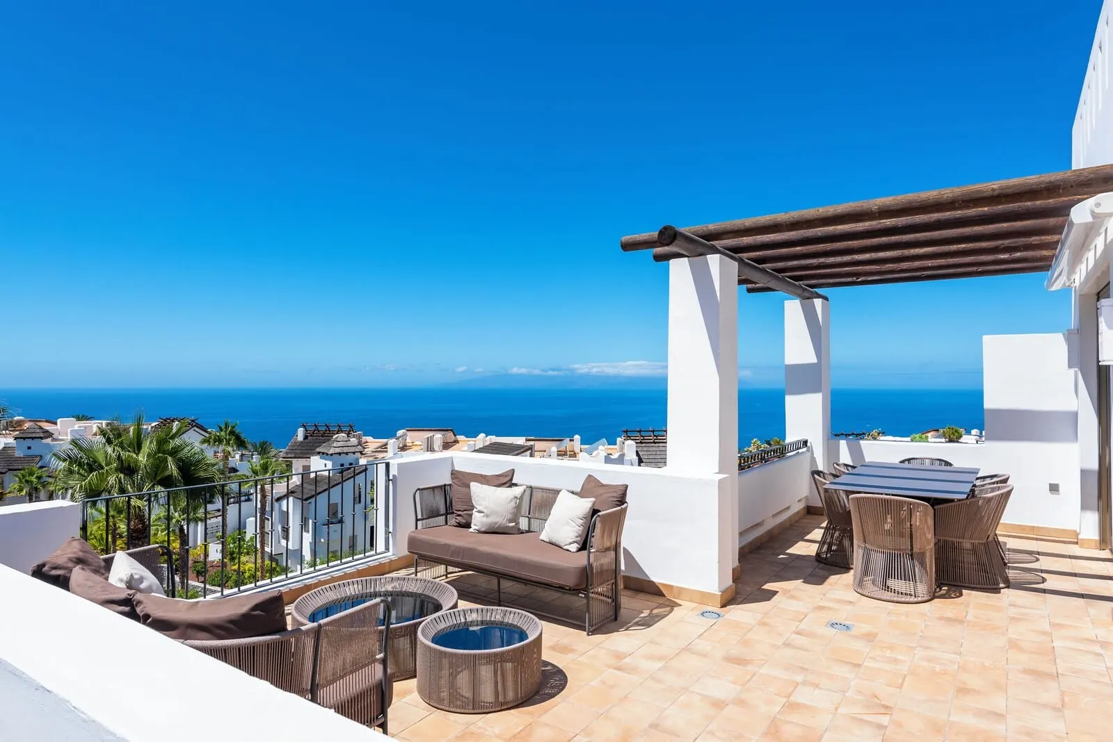 Las Terrazas de Abama Suites: A rooftop terrace with a view of the sea, furnished with a sofa, chairs, and a table