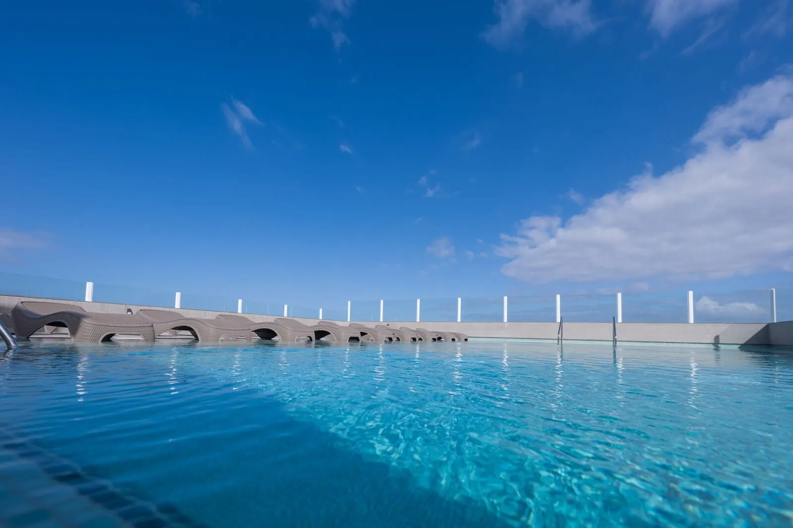 AF Valle Orotava Hotel: A swimming pool with clear blue water and a modern design