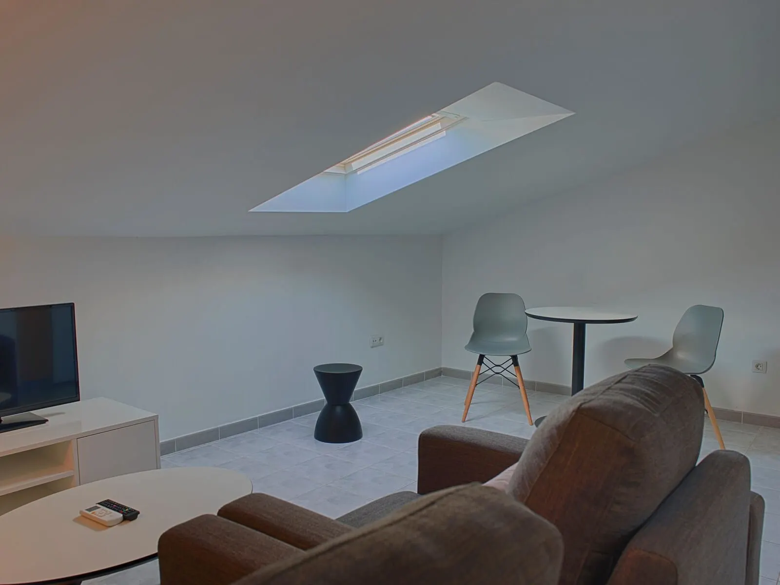 Coral Compostela Beach Golf: A modern living room with a flat-screen TV, a sofa, two chairs, a small table