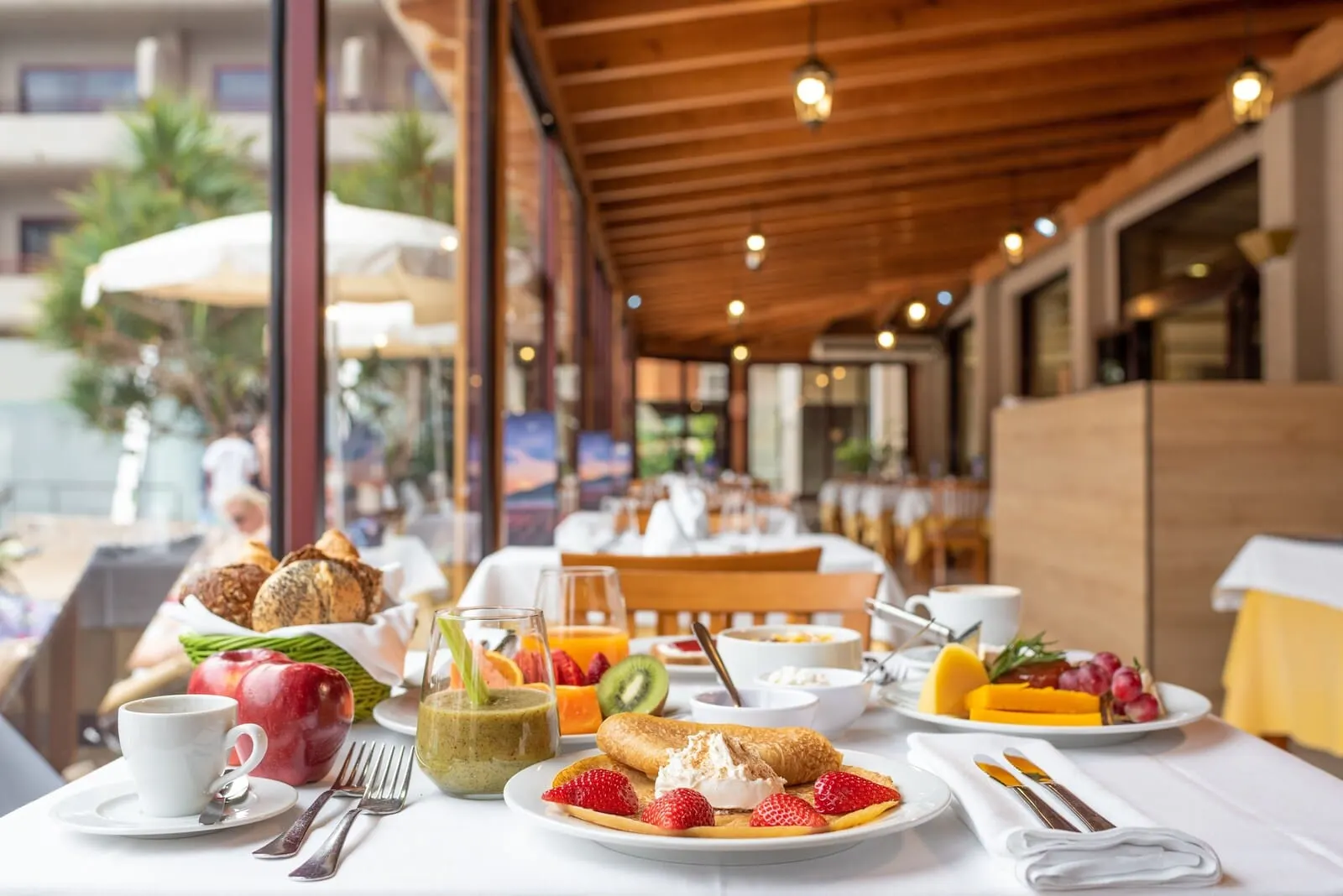 GF Fañabé: A breakfast setting with a variety of food items, including fruits, pastries