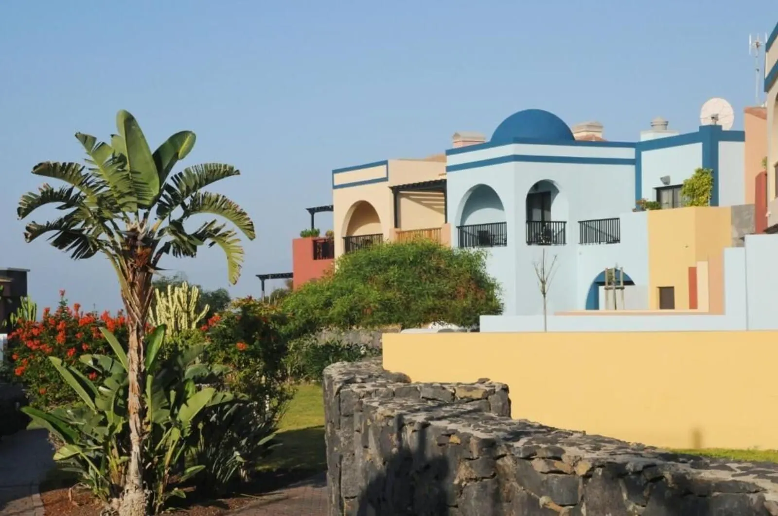 Hotel Luz del Mar: A multi-story building with a mix of architectural styles