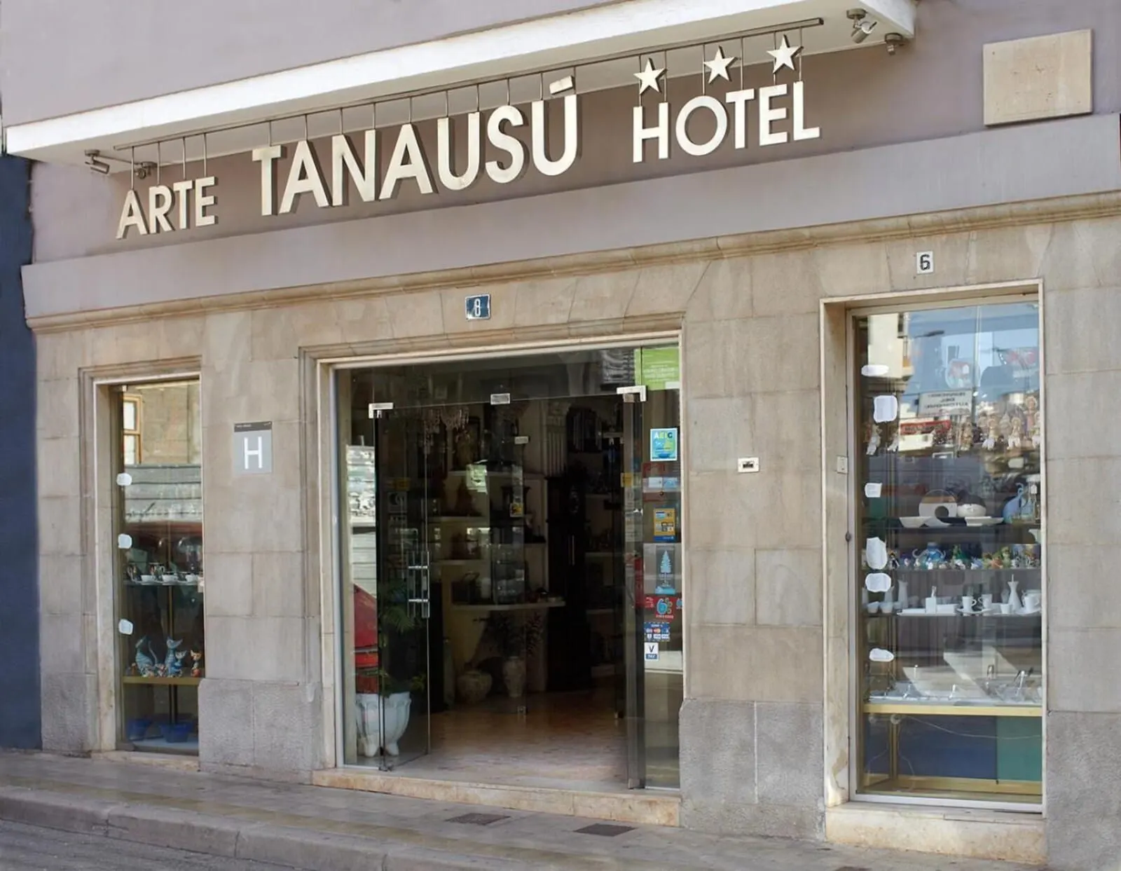 Hotel Tanausú: The exterior of Arte Tanausú Hotel with a clear entrance, a visible signboard