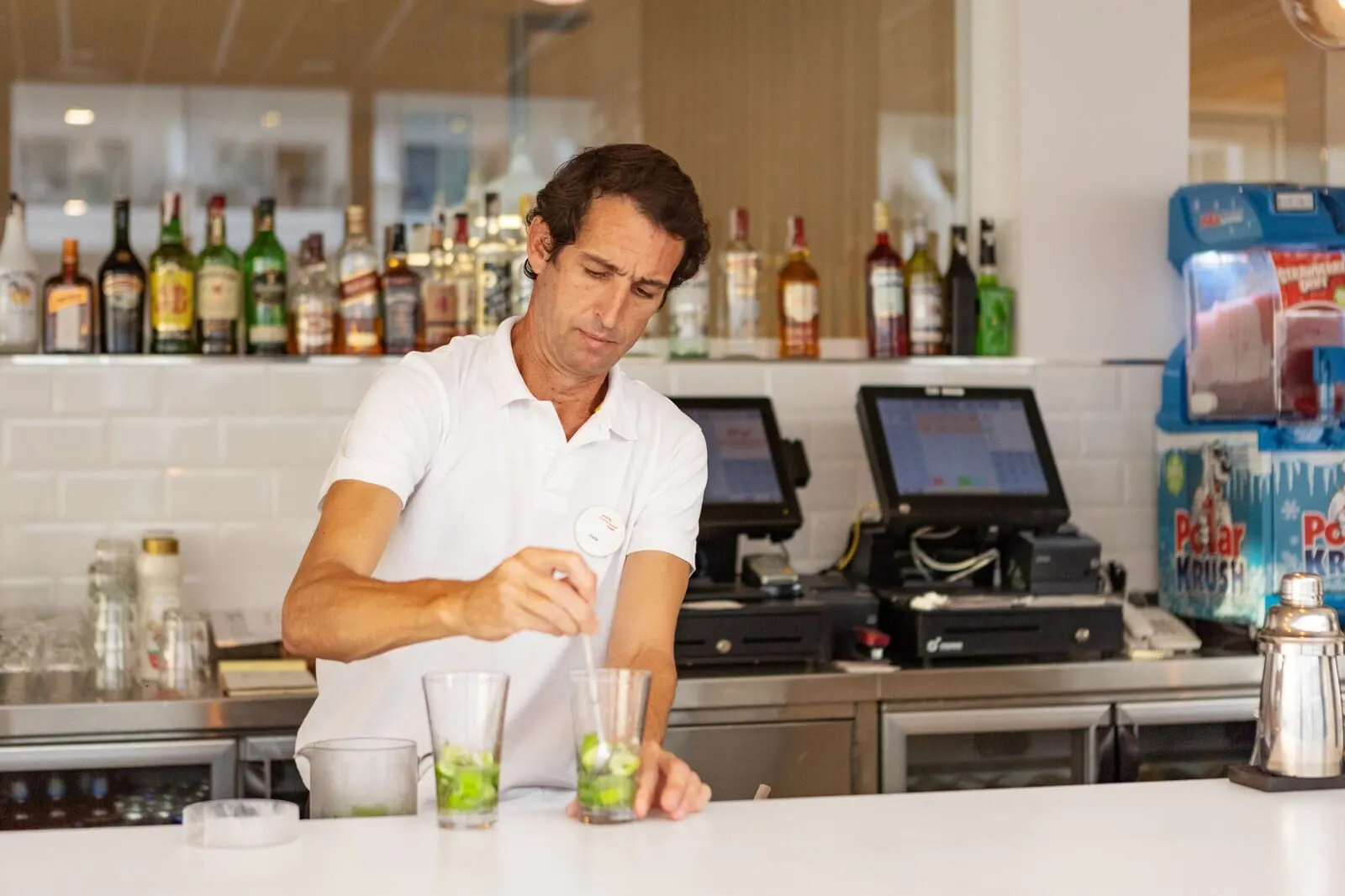 Sunwing Fañabé Beach: A bar setting with a bartender preparing drinks