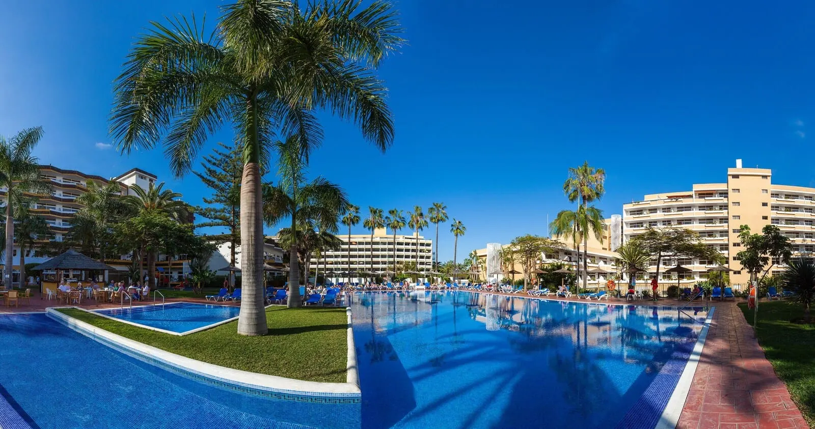 BLUESEA Puerto Resort: A large outdoor swimming pool with multiple sections