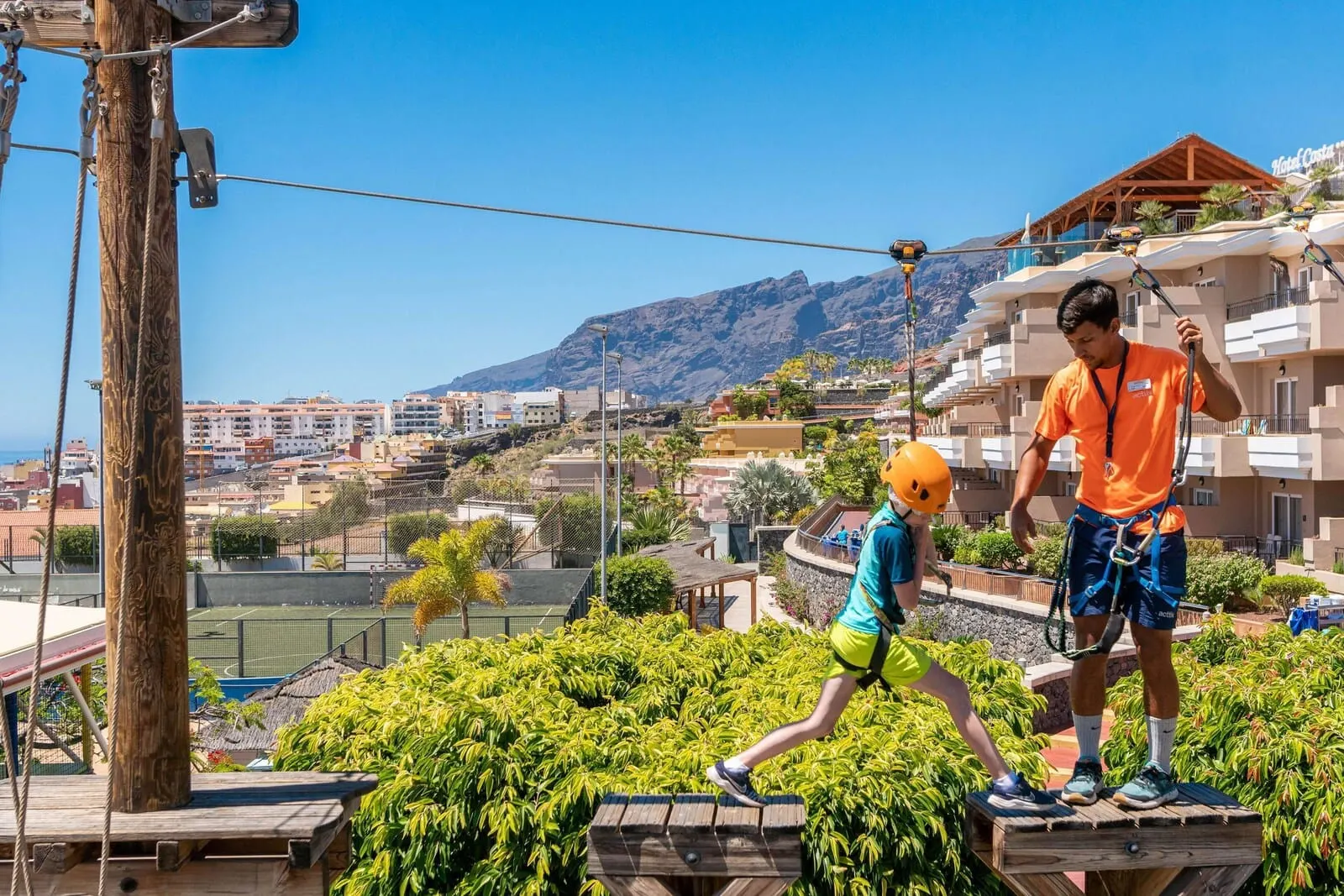 Landmar Costa Los Gigantes: A person in an orange shirt and blue shorts on a zip line
