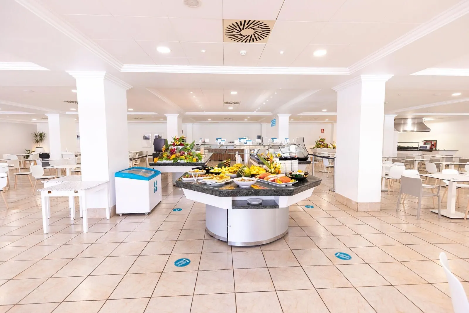 BLUESEA Puerto Resort: A spacious hotel dining area with multiple tables