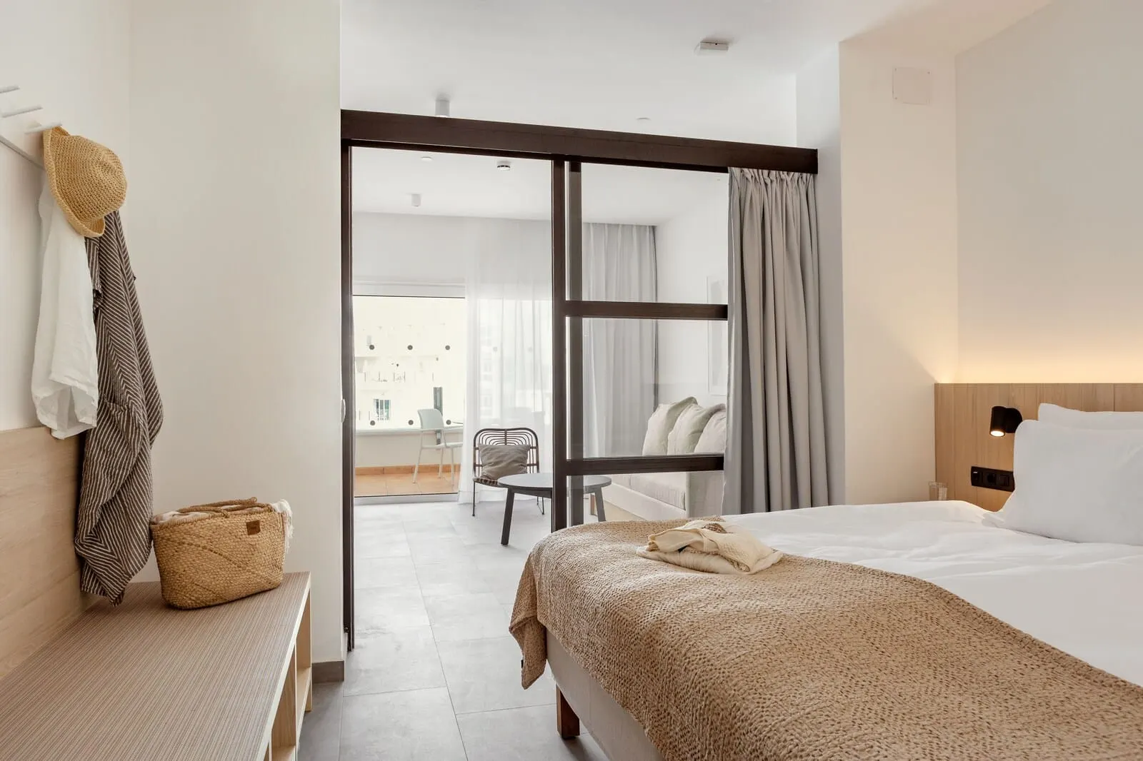 Sunwing Fañabé Beach: A hotel room with a bed, a bench, a chair, a window with curtains