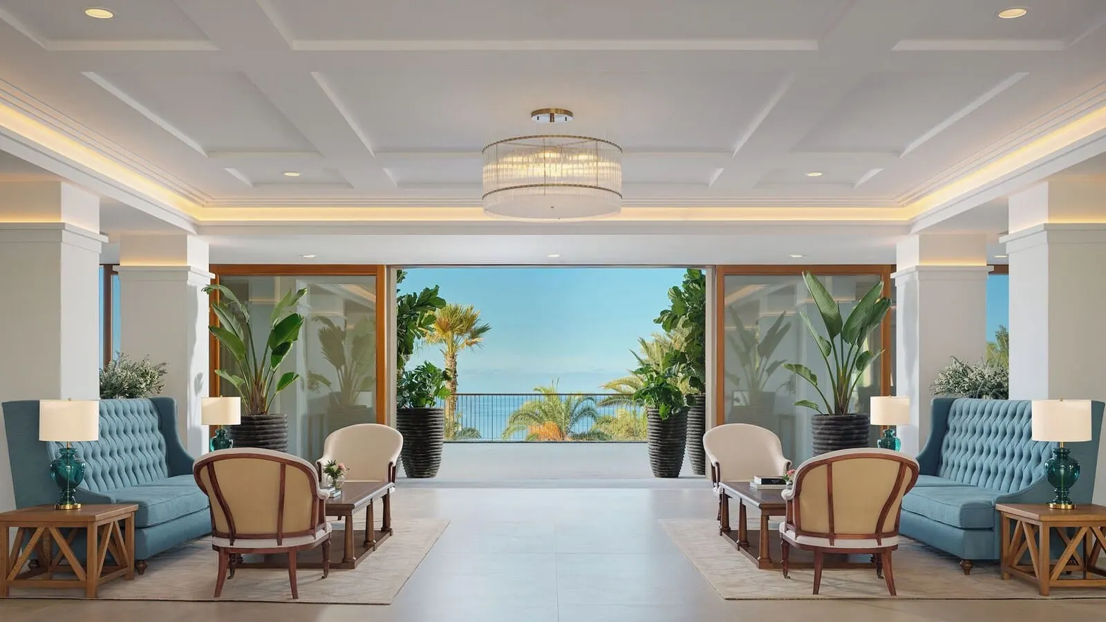 Gran Hotel Taoro: A spacious lobby with a view of palm trees and the sea, featuring a chandelier
