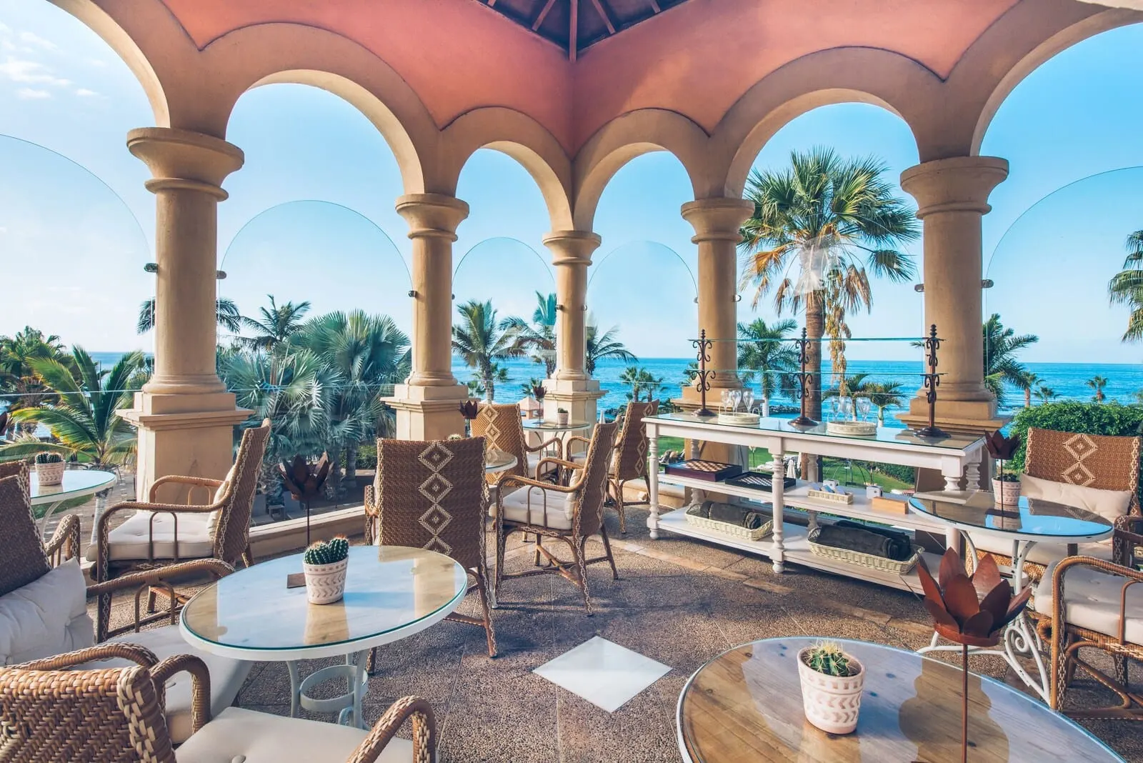 JOIA El Mirador by Iberostar: A covered outdoor seating area with tables and chairs