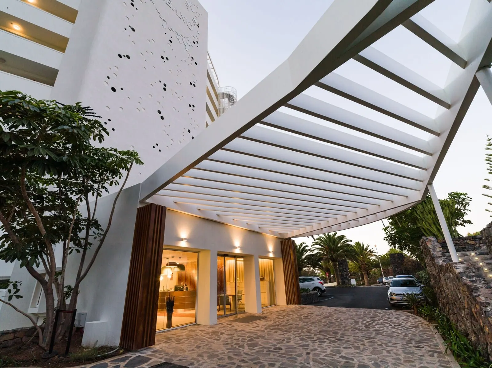 Océano Health Spa Hotel: A modern building with a unique architectural design