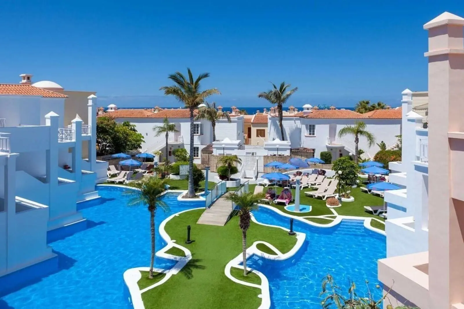 BLUESEA Bahía Fañabé Villas: A resort with a central swimming pool, lounge areas, and a view of the sea