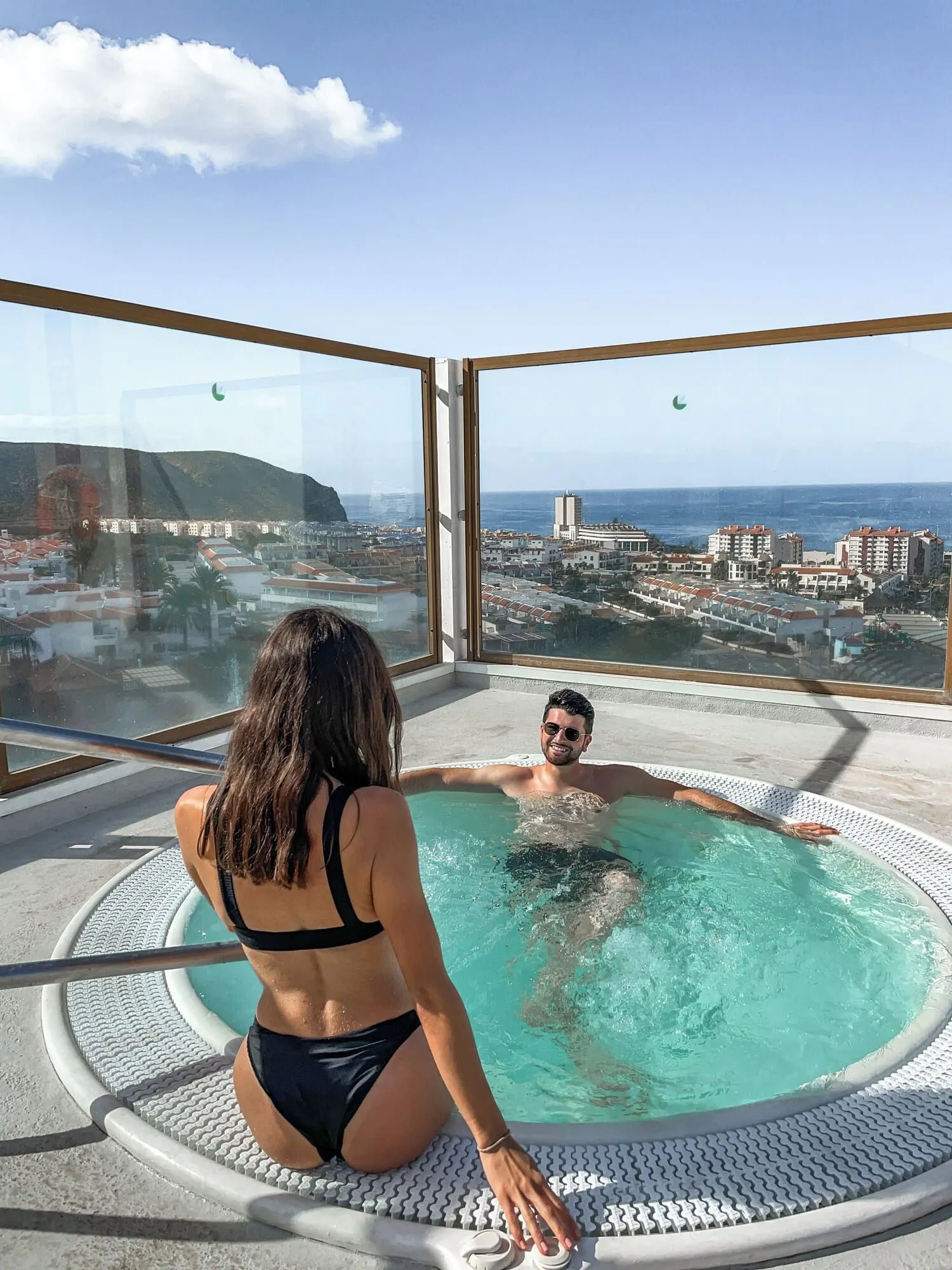 Paradise Park Fun Lifestyle Hotel: A couple in a hot tub with a city view