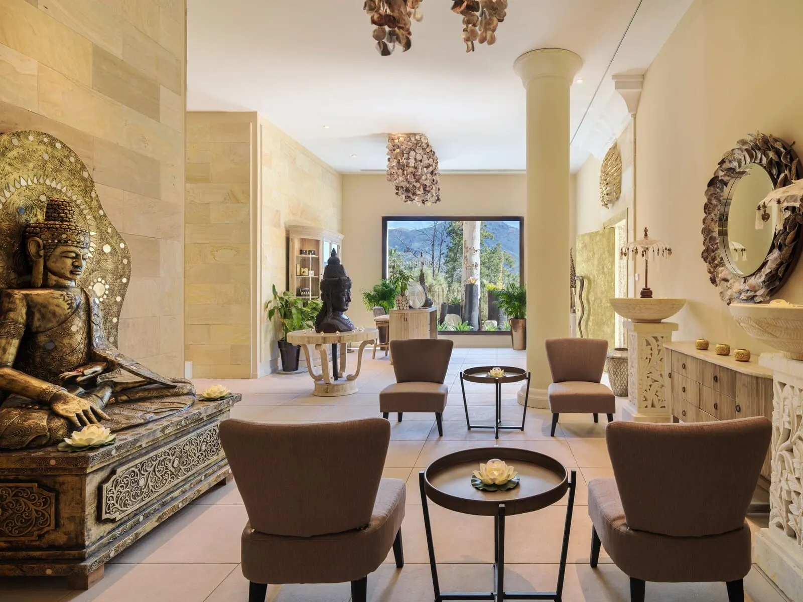 Royal River: A spacious lobby with a Buddha statue, comfortable seating