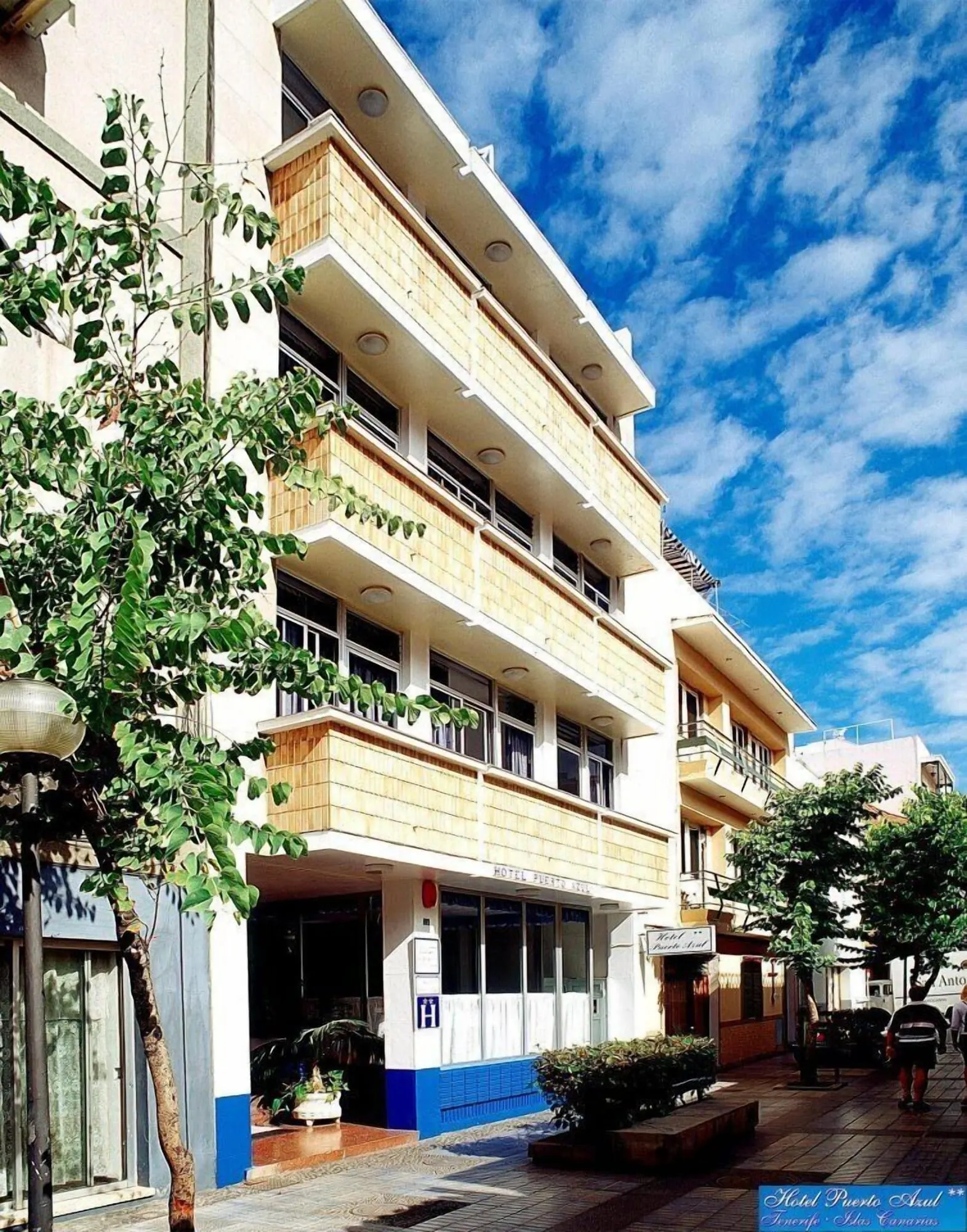Hotel Puerto Azul: Front of property