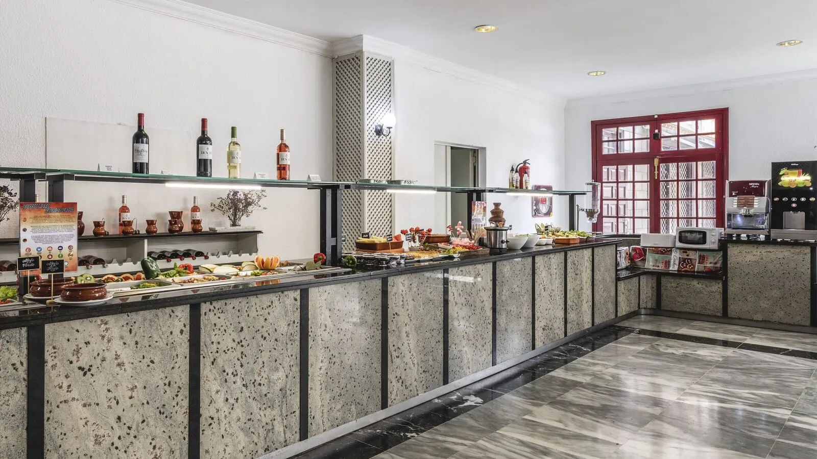 Be Smart Florida Plaza: A buffet area with a variety of food items and beverages