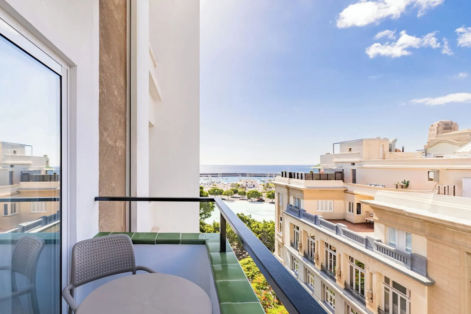 Adonis La Suite: A balcony with a chair and table