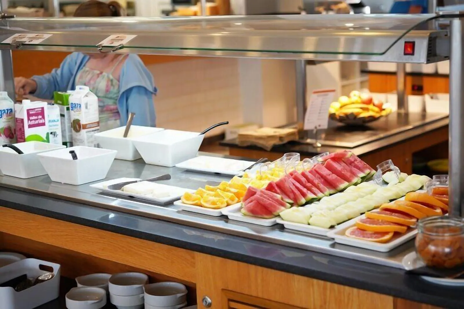 Coral Compostela Beach Golf: A buffet counter with various food items, including fruits, vegetables, and meats